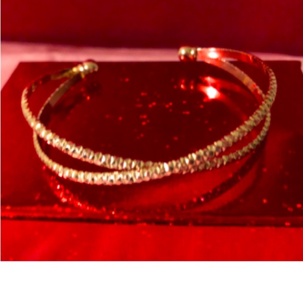 Beautiful Gold Bracelet w/ Gift Box